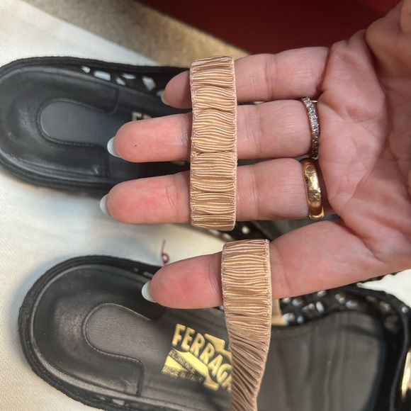 Salvatore ferragamo varina flats- sling back Us9.5 great condition barely worn - Picture 6 of 12